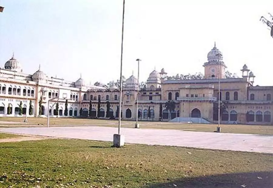 Lucknow University - Places to visit in Lucknow