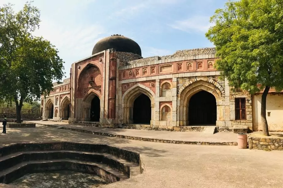 Jamali Kamali Masjid - haunted places in India
