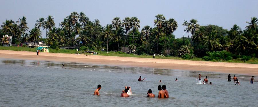 Aksa Beach - Nude Beaches in India