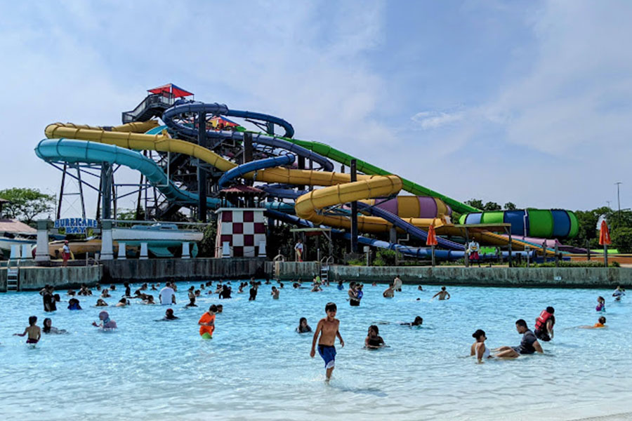 Hurricane Harbor Chicago - Water Parks in Chicago
