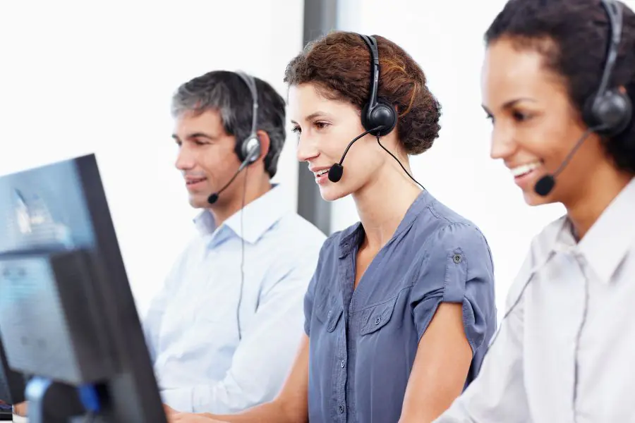 24/7 Customer Support - Reasons To Book Hotels Through Online Sites